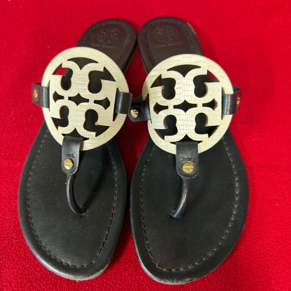 LADIES SANDALS  IN GREAT CONDITION - Picture 1 of 2